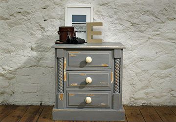 How to Paint Furniture for a Shabby Chic Look